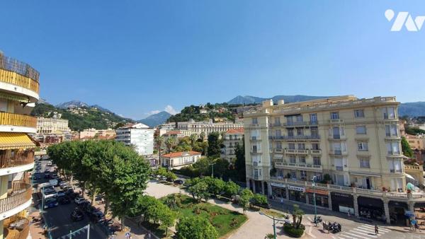 MENTON - CARRÉ D'OR - VASTE DEUX PIÉCES.