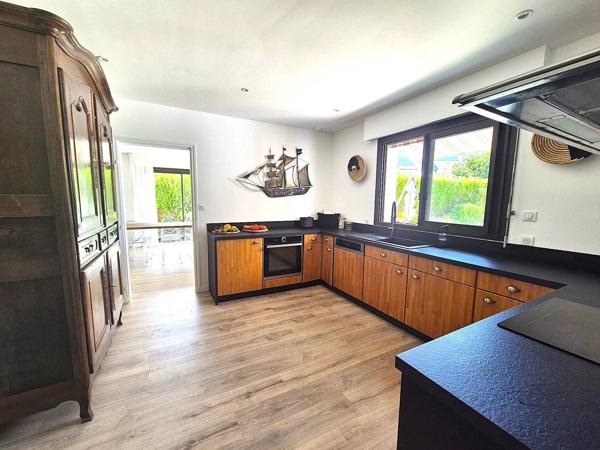 Maison familiale rénovée, piscine et vue sur la riviere