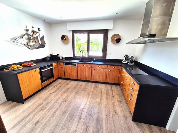 Maison familiale rénovée, piscine et vue sur la riviere