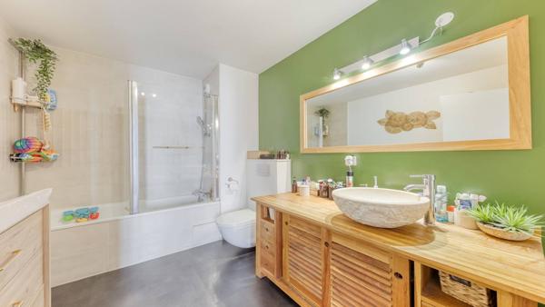 A vendre château de Malnoue, très beau 2 pièces avec terrasse, cave et parking !