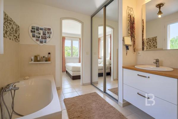 Villa avec vue panoramique à vendre à Saint-Paul-de-Vence – Calme, nature et potentiel