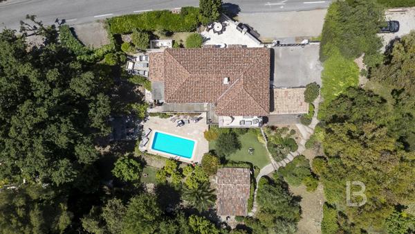 Villa avec vue panoramique à vendre à Saint-Paul-de-Vence – Calme, nature et potentiel
