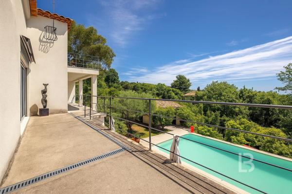 Villa avec vue panoramique à vendre à Saint-Paul-de-Vence – Calme, nature et potentiel