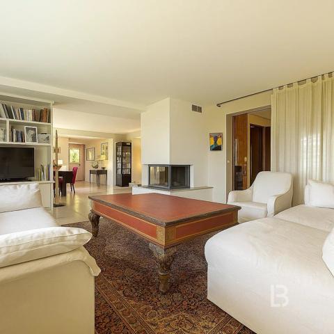 Villa avec vue panoramique à vendre à Saint-Paul-de-Vence – Calme, nature et potentiel