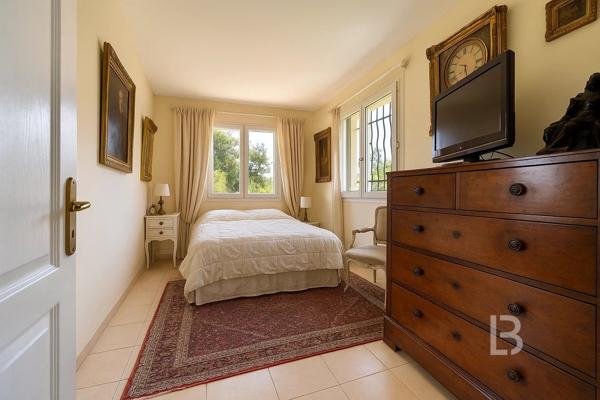 Villa avec vue panoramique à vendre à Saint-Paul-de-Vence – Calme, nature et potentiel