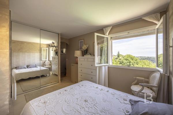 Villa avec vue panoramique à vendre à Saint-Paul-de-Vence – Calme, nature et potentiel