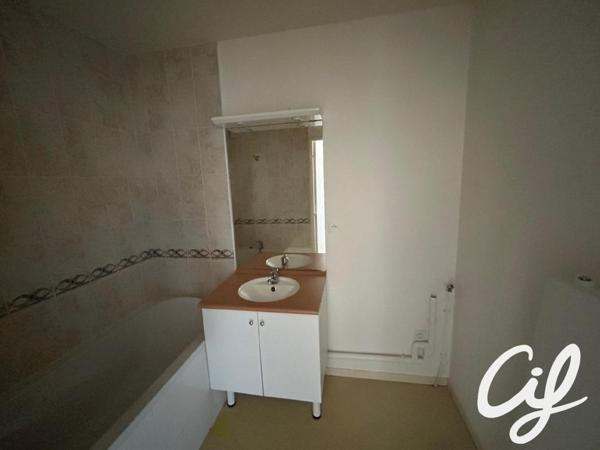 Appartement T3 La Vergne - 68.39 m2  150 000 Euros
