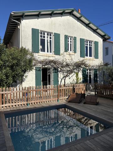 Maison basque de 1940 - La Genette - jardin préau et piscine