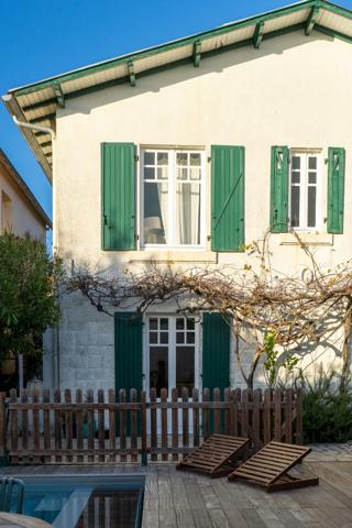 Maison basque de 1940 - La Genette - jardin préau et piscine