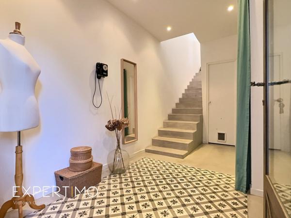 Lauris (84360) Loft rare avec extérieur SOUS COMPROMIS