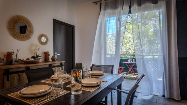 Appartement avec jardin privatif les pieds dans l'eau