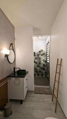 Appartement avec jardin privatif les pieds dans l'eau