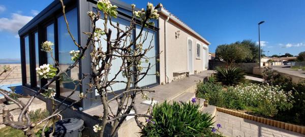 Pavillon familial, 4 chambres, piscine, véranda.