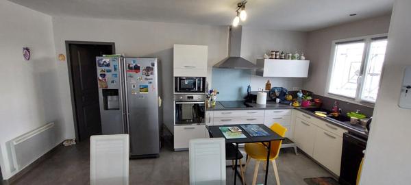 Pavillon familial, 4 chambres, piscine, véranda.