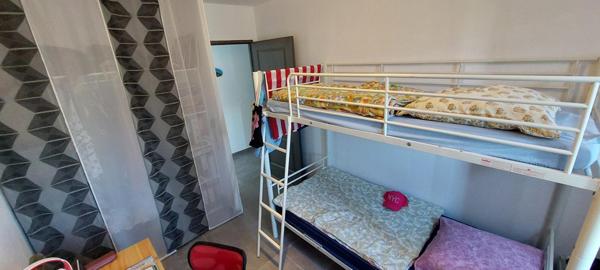 Pavillon familial, 4 chambres, piscine, véranda.