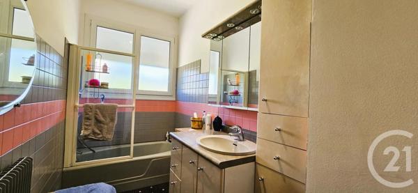 Maison à vendre  8 pièces - 131 m 2   MONTLUCON  - 03