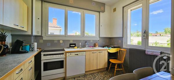 Maison à vendre  8 pièces - 131 m 2   MONTLUCON  - 03