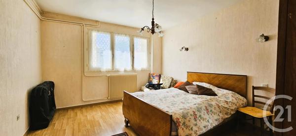 Maison à vendre  8 pièces - 131 m 2   MONTLUCON  - 03