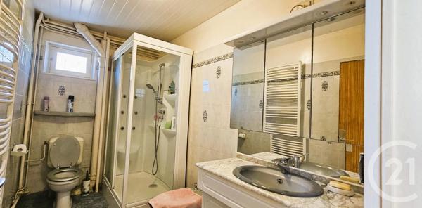 Maison à vendre  8 pièces - 131 m 2   MONTLUCON  - 03
