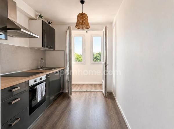 Appartement T3 55m2 rénové avec balcon – Proche port et commerces