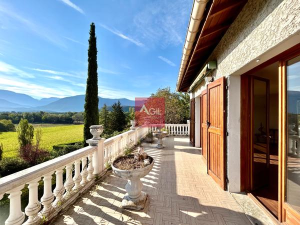 Varces : Le Martinais : Villa d'environ 140m² sur un terrain de 2922m² avec piscine
