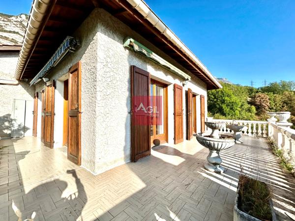 Varces : Le Martinais : Villa d'environ 140m² sur un terrain de 2922m² avec piscine