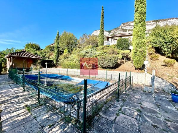Varces : Le Martinais : Villa d'environ 140m² sur un terrain de 2922m² avec piscine