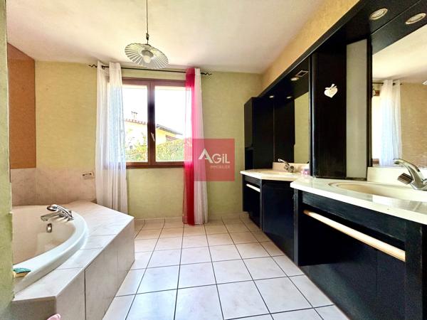 Varces : Le Martinais : Villa d'environ 140m² sur un terrain de 2922m² avec piscine