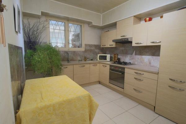 Maison 7p, 142m2, terrasse 35m2, piscine, terrain 740m2, garage, cave
