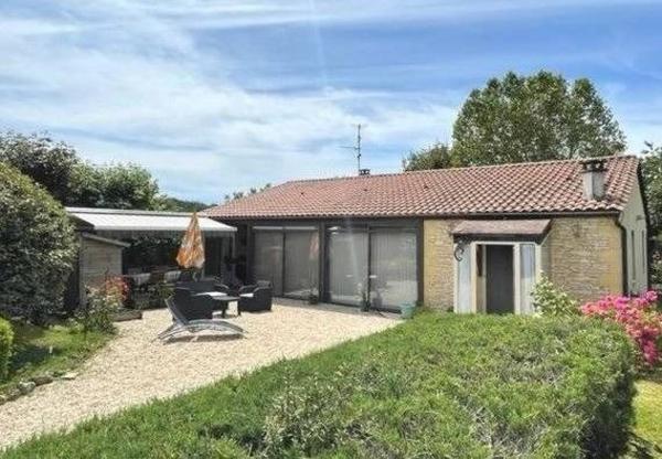 Maison de Plain-Pied à Cénac et Saint-Julien