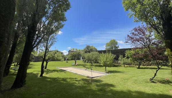 Propriété de caractère en pierre avec gîtes,  piscine - écrin de nature en Ardèche.