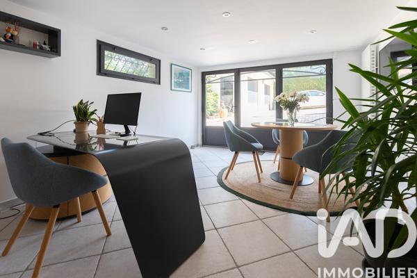 Maison à vendre 8 pièces 350 m² La Tour-de-Salvagny