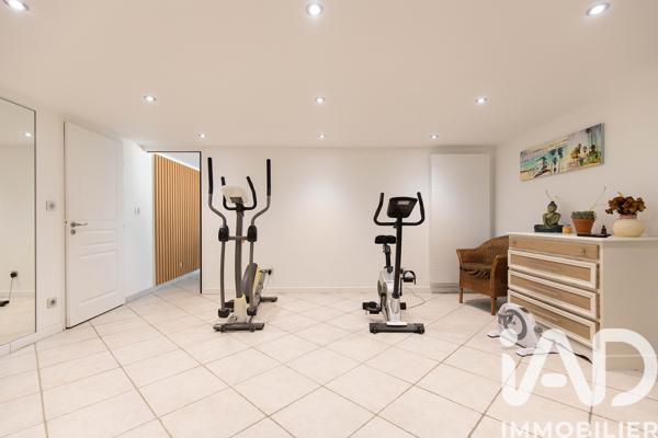 Maison à vendre 8 pièces 350 m² La Tour-de-Salvagny