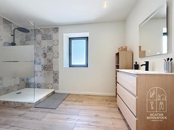 Mas Provençal d’Exception Entièrement Rénové – 1 Ha de Terrain, Piscine & Dépendance