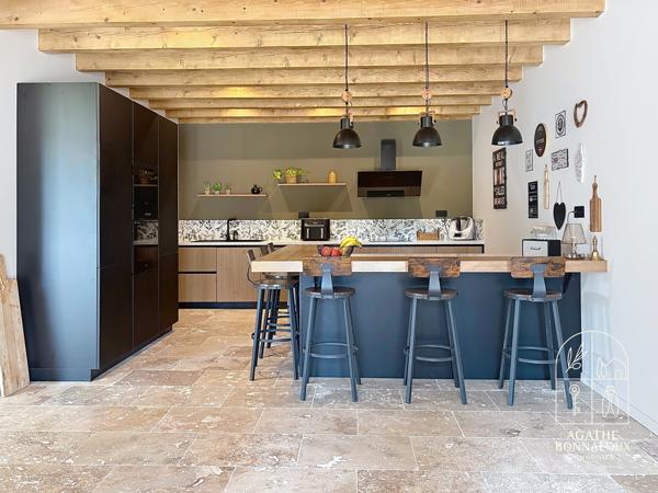 Mas Provençal d’Exception Entièrement Rénové – 1 Ha de Terrain, Piscine & Dépendance