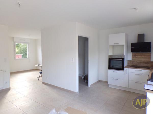 Maison à louer Plesse : 4 pièces, 74m² avec 3 chambre(s) à 837€ - AJP Immobilier Blain