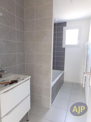 Maison à louer Plesse : 4 pièces, 74m² avec 3 chambre(s) à 837€ - AJP Immobilier Blain