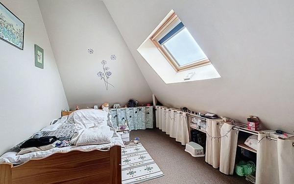 Appartement à vendre    5 pièces • 140,85 m2 Voisins-le-Bretonneux