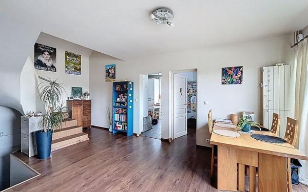 Appartement à vendre    5 pièces • 140,85 m2 Voisins-le-Bretonneux