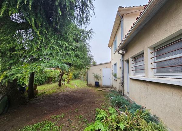 Maison à vendre- Angouleme 16000 - 8 pièce(s) 140 m2 - garage et jardin