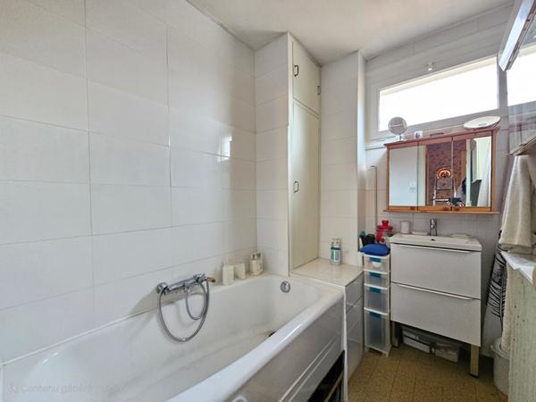 Maison à vendre- Angouleme 16000 - 8 pièce(s) 140 m2 - garage et jardin