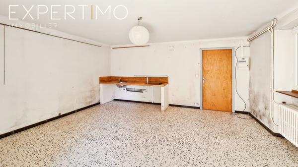 Saint-Jean-du-Gard (30270) Maison centre village avec un appartement de 85 m², un studio de 33 m², un garage et une cave