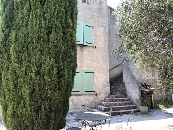 Grande maison familiale bien placée