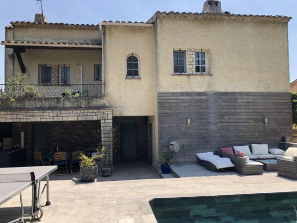 Grande maison familiale bien placée