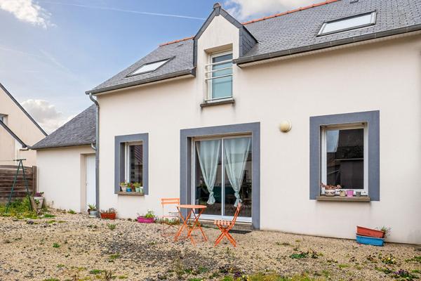 MAISON À VENDRE POMMERET BOURG - Maison de 2010, vivable de plain pied, parfaitement entretenue dans le bourg de Pommeret !