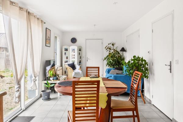 MAISON À VENDRE POMMERET BOURG - Maison de 2010, vivable de plain pied, parfaitement entretenue dans le bourg de Pommeret !