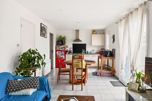 MAISON À VENDRE POMMERET BOURG - Maison de 2010, vivable de plain pied, parfaitement entretenue dans le bourg de Pommeret !