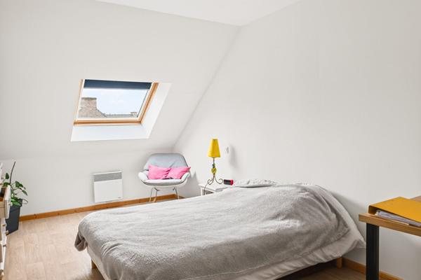 MAISON À VENDRE POMMERET BOURG - Maison de 2010, vivable de plain pied, parfaitement entretenue dans le bourg de Pommeret !