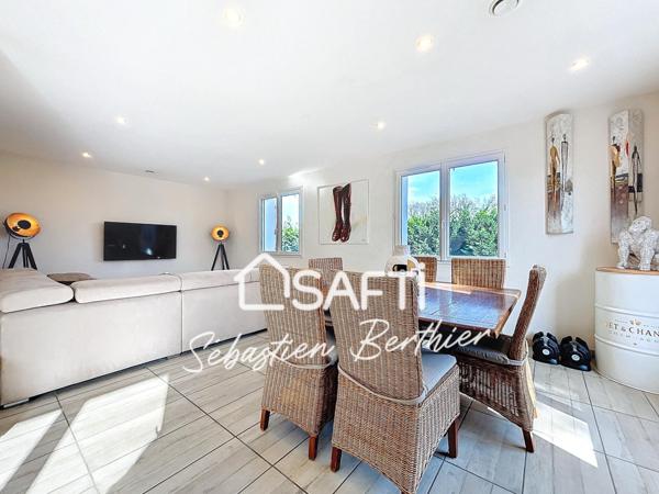 Grande maison  entièrement rénovée en 2021 de 150m² / Copropriété  divisée en deux habitations / Terrain 2500m² / Plusieurs possibilités