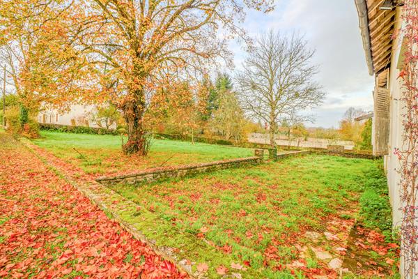 Maison Bona 134 m2, salon cathédrale, jardin, 2h30 de Paris, calme, résidence secondaire
